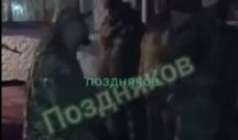 RUSKI GENERAL POLUDEO ZBOG GUBITKA NA FRONTU?! Društvenim mrežama kruži snimak o navodnom prebijanju vojnika! Postrojio ih u vrstu pa udarao metalnom šipkom (VIDEO)