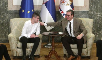 KAO DA GLEDAM MOG DANILA! Vučić primio Nikolu Nedeljkovića koga su Kurtijevi policajci na Vidovdan uhapsili na Gazimestanu!