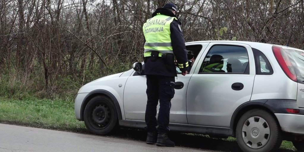 JEDAN NASILAN DRUGI DROGIRAN I BEZ DOZVOLE! Dvojica vozača isključena iz saobraćaja u Svilajncu