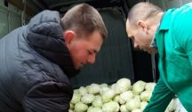 VELIKO SRCE MLADOG MARKA! Poljoprivrednik poklonio 600 kilograma kupusa narodnoj kuhinji