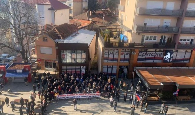 PLJUNULI NA SRPSKI NAROD! Boško i Jeremić skupili 43, pa napravili protest, SAMO IM RADA TRAJKOVIĆ FALI!