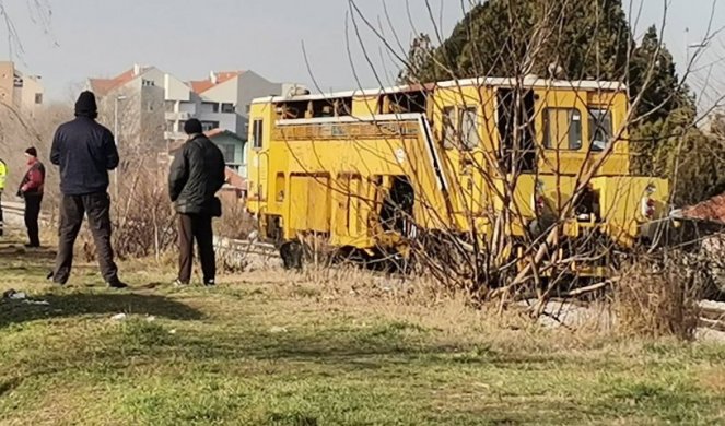 MAŠINOVOĐE SVIRAJU DANJU I NOĆU ALI ... Nastrado muškarac na pruzi u Nišu