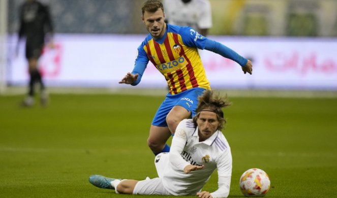 MODRIĆ NA UDARU ŠPANACA! Hrvat nije navikao na ovakve kritike!