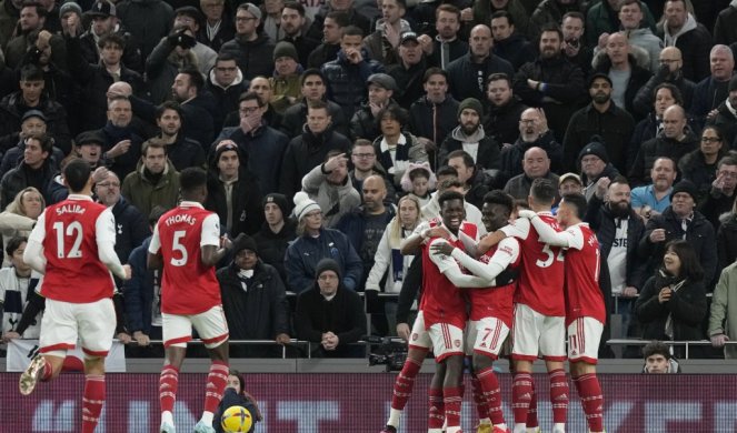 ARSENAL HRABRO JURIŠA KA TITULI! "Tobdžije" ostvarile novi važan trijumf, NAKON MEČA DOŠLO DO SUKOBA IZMEĐU IGRAČA, NAVIJAČ ŠUTNUO GOLMANA ARSENALA!