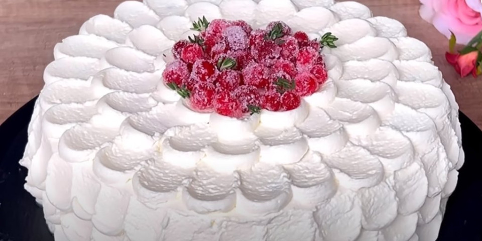 Napravite tortu beli anđeo! Proverite zašto je najomiljenija na Balkanu