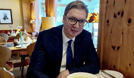OVDE JE -11 STEPENI! Vučić pokazao šta radi za vreme pauze u Davosu: Topla supa dobro dođe!