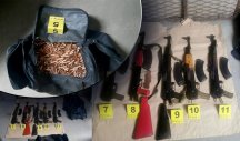 NAORUŽANI DO ZUBA! Policija u Ćićevcu zaustavila vozilo i pronašla dve torbe pušaka i municije