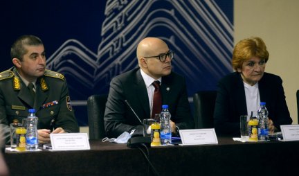 Ministri Vučević i Grujičić obišli Vojnomedicinsku akademiju (FOTO)