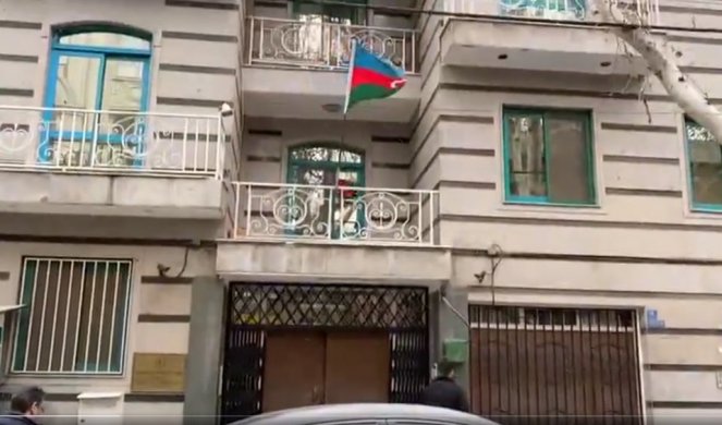 ORUŽANI NAPAD NA AMBASADU AZERBEJDŽANA U IRANU! Naoružan "kalašnjikovim" probio se do obezbeđenja, jedna osoba ubijena (VIDEO)