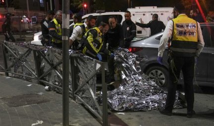 PRVE FOTOGRAFIJE SA MESTA NAPADA U JERUSALIMU! Teroristi pucali iz automatskog oružja, vozač pobegao sa lica mesta (FOTO/VIDEO)