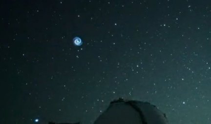 PORTAL U DRUGU DIMENZIJU, VANZEMALJCI ILI NEŠTO TREĆE? Misteriozna spiralna pojava uočena na nebu iznad Havaja (FOTO)