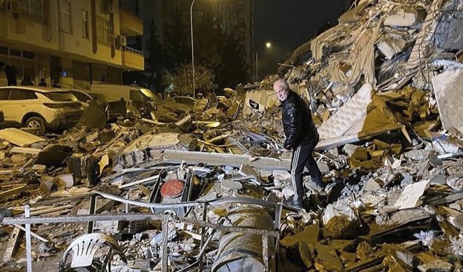 ZGRADA NESTALA ZA PAR SEKUNDI! Kamere snimile trenutak kada je počeo zemljotres na jugu Turske (VIDEO)