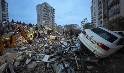EPICENTAR HORORA U TURSKOJ, DOLAZI SMAK SVETA!? Zgrade padaju kao domine, ljudi nestaju, ali niko ne beži - očevici o zemljotresu