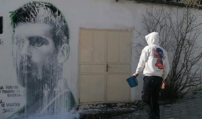 NISMO DOZVOLILI DA SLIKA NAŠEG ŠAMPIONA BUDE UNIŠTENA! Očišćen mural Novaka Đokovića u Orahovcu (FOTO)