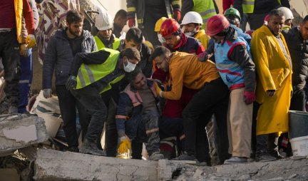 BROJKE NEMILOSRDNO RASTU, TURSKA I SIRIJA ZAVIJENE U CRNO! Broj stradalih u zemljotresu premašio 9.500, sve je manje nade za zarobljene u ruševinama!