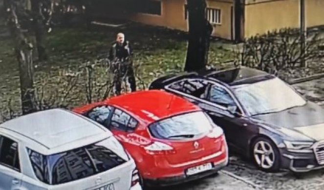 BIVŠI MINISTAR SNIMLJEN KAKO BUŠI GUME NA AUTU POZNATOG ADVOKATA! Šok snimak sa parkinga u Banjaluci! (VIDEO)