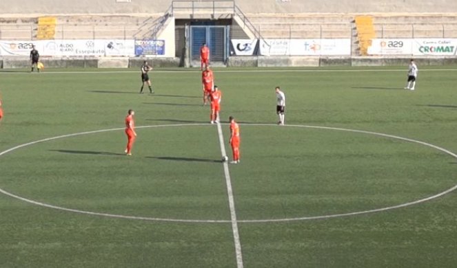 NEVEROVATNO! Ovakav gol se retko dešava, HRABAR POTEZ ITALIJANSKOG FUDBALERA (VIDEO)