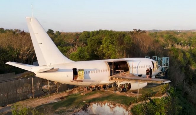 POGLED OD KOJEG ZASTAJE DAH! Boing 737 pretvoren u luksuzni apartman sa bazenom (FOTO)