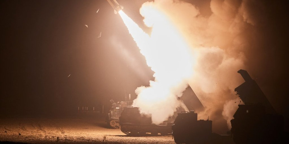 Totalni preokret i "svetska premijera", američke rakete zdrobljene! Čime su Rusi ovo udarili?! Prvi put u Ukrajini oborili moćni ATACMS!