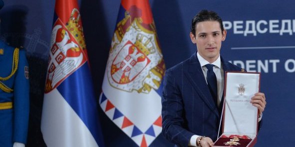 Predsednik Vučić posthumno odlikovao Sinišu Mihajlovića!