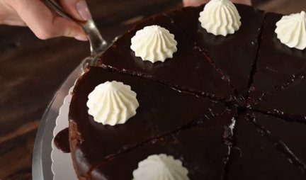 NAJBOLJI RECEPT ZA ŠEHER TORTU! Jedan sastojak je čini posebno ukusnom (VIDEO)