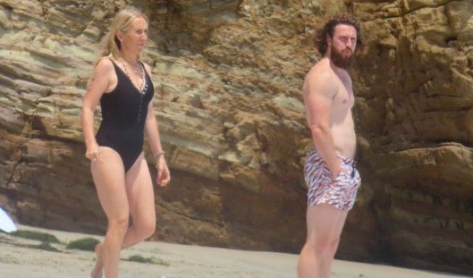 ZA NJIM ŽENE LUDE! Nazivaju ga novim Bredom Pitom, a on ljubi 23 godine stariju rediteljku! (FOTO)