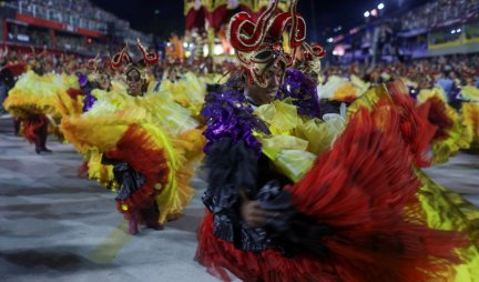 SPEKTAKL KOJI SE TEŠKO OPISUJE REČIMA! Prvi karneval u Riju nakon korona virusa okupio stotine hiljada ljudi! (FOTO/VIDEO)
