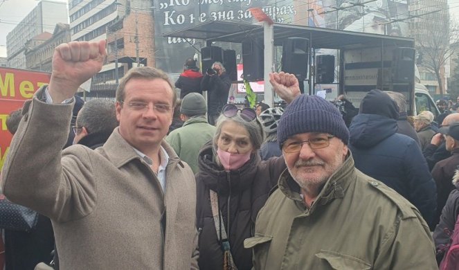 UKRAJINSKI I NATO LOBISTA PREDVODIO PROTEST ISPRED VLADE RAME UZ RAME SA JEREMIĆEVCIMA! (FOTO)