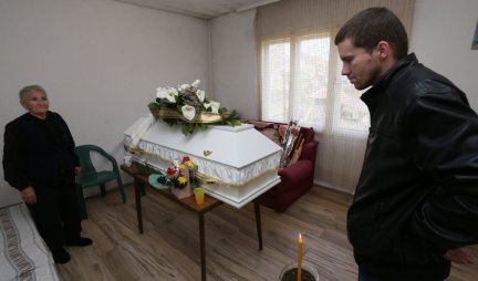 OTAC IZ SOPOTA ZA SADA NEĆE ODGOVARATI ZA SMRT SINA! Dečak koji se udavio u jami danas će biti sahranjen u Sopotu