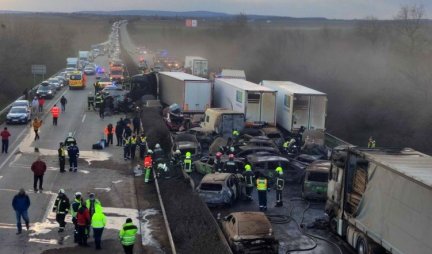 SCENA KAO IZ FILMA STRAVE I UŽASA! Vatra se širila sa jednog automobila na drugi, deca su pobegla nekoliko metara od zapaljenih vozila (FOTO)