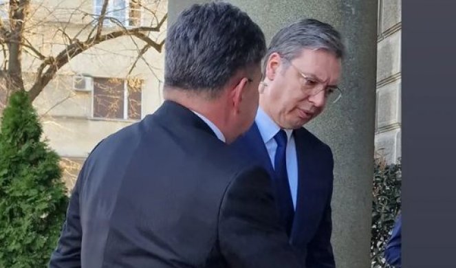 RAZGOVOR TEŽAK I SADRŽAJAN, NASTAVLJAMO VEČERAS! Oglasio se predsednik Vučić nakon sastanka sa Lajčakom (FOTO)