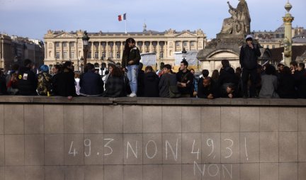 SITUACIJA U FRANCUSKOJ IZMIČE KONTROLI! Demonstranti okupirali plato ispred parlamenta, policija u pripravnosti (FOTO/VIDEO)