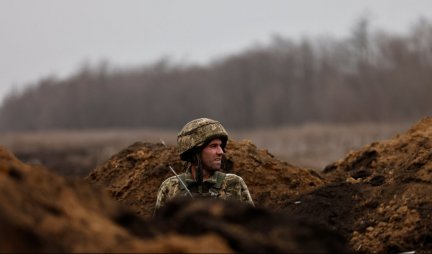 RUSI MENJAJU TAKTIKU U BAHMUTU! GENIJALNA JE - pošalju nam pet morona, mi ih upucamo, a onda... Ukrajinski vojnik otkriva: Okrutno je, ali im je uspelo!