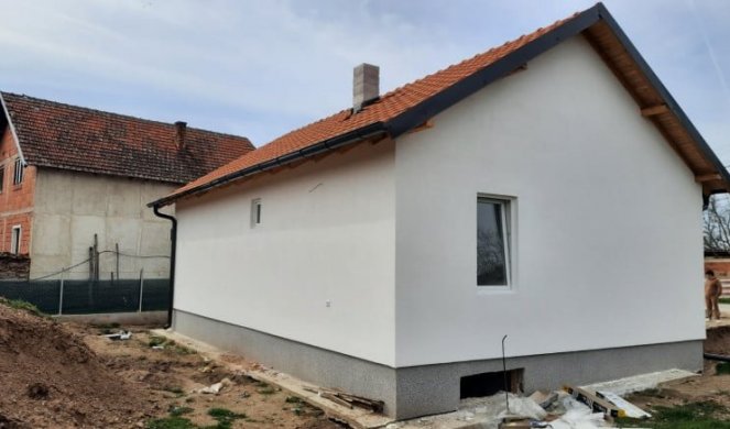 VAŽNO JE DA RAVNOPRAVNO BRINEMO O NAŠIM LJUDIMA! Kancelarija za KiM: Odvojena sredstva za obnovu tri kuće višečlanih srpskih porodica u opštini Vitina (FOTO)