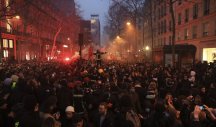 OKO 800.000 LJUDI NA ULICAMA PARIZA! Rat policije i demonstranata! Glavni grad izgleda kao bojno polje, uhapšeno 14 osoba (FOTO)
