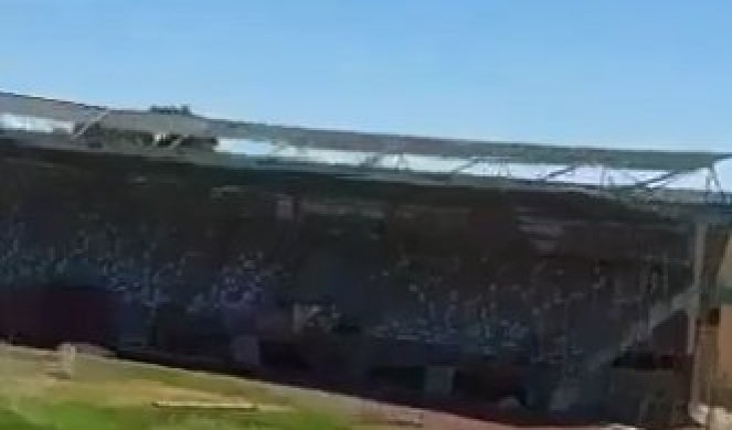 ŠOK SNIMAK! ŽESTOKA AKCIJA! Devojka oralno zadovoljava dečka NASRED STADIONA! Ljudi prvo u neverici, a onda UKLJUČILI KAMERU! (VIDEO)