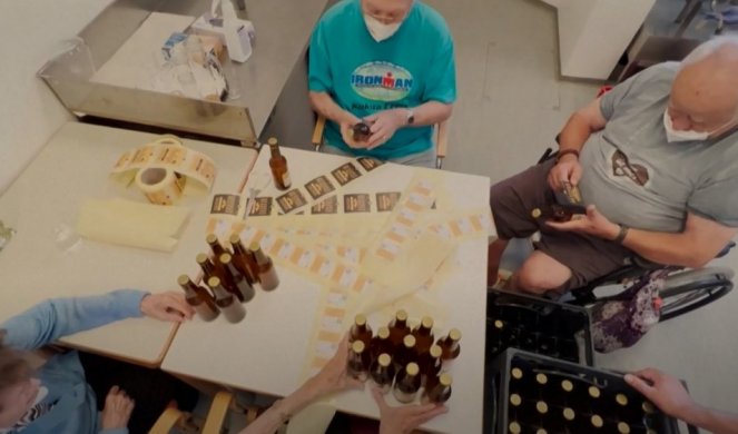 NOV POČETAK U TREĆEM DOBU! Bečki penzioneri pokrenuli biznis - u staračkom domu prave pivo (VIDEO)