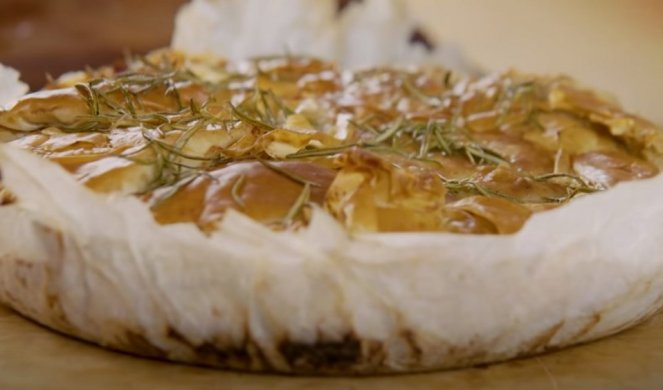 GIBANICA PO RECEPTU DŽEJMIJA OLIVERA! Super kombinacija od sira i spanaća, a evo kako da imate HRSKAVU koricu (VIDEO)