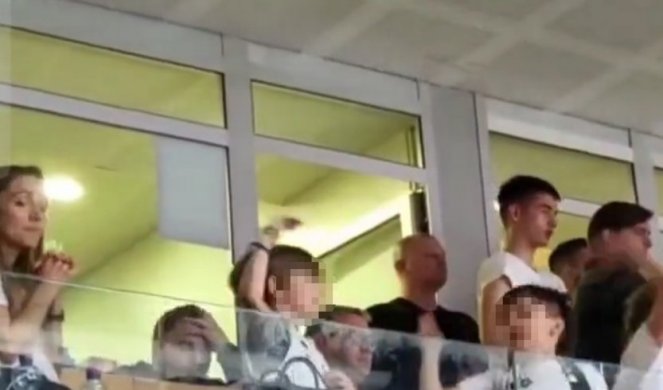 STEFAN ĐOKOVIĆ U PARTIZANOVOM DRESU BODRIO CRNO-BELE! Novak je veliki navijač Crvene zvezde, ALI NASLEDNIK JE NA SUPROTNOJ STRANI (VIDEO)