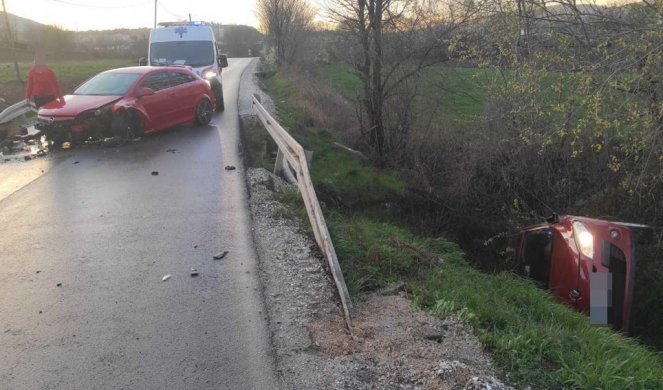 (FOTO) ČULA SE ŠKRIPA GUMA I JAK UDARAC! Stravičan sudar kod Aranđelovca