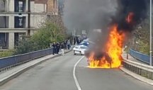 EKSPLODIRAO AUTOMOBIL NA BANOVOM BRDU! BMW se zapalio tokom vožnje