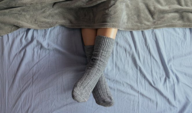IZNENADIĆETE SE! Evo zašto spavanje sa čarapama može biti opasno po zdravlje