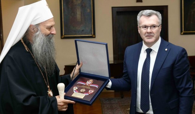 Bečić uručio patrijarhu Porfiriju plaketu za izuzetan doprinos i podršku u radu (FOTO)