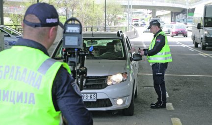 Akcija policije u Zrenjaninu! Kažnjavali vozače zbog prekršaja