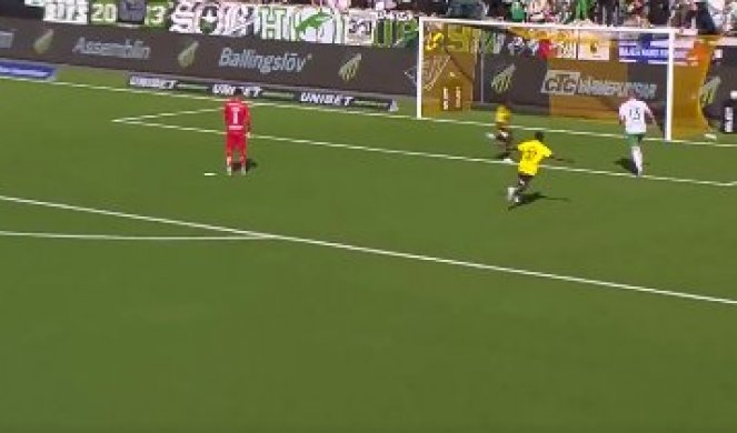 LUDILO! OVAKAV GOL SE PRIMA JEDANPUT U 100 GODINA! Ovo niko živi nije očekivao, CRNI GOLMANEEEEE! (VIDEO)