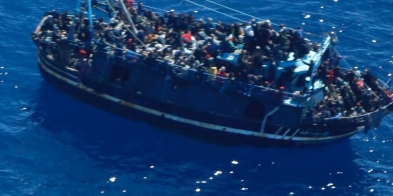 TONE BROD SA 400 LJUDI! KAPETAN NESTAO, LAĐA OSTALA I BEZ GORIVA! Drama na Mediteranu, hoće li pomoć stići na vreme?!