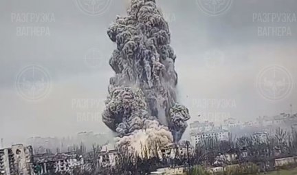 (VIDEO) ŠTA SU RUSI UPRAVO BACILI NA BAHMUT?! Vagnerovci snimili RAZARANJE neviđenih razmera, ZASTRAŠUJUĆA eksplozija potresla CEO GRAD!