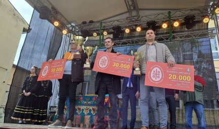 PREŠAO VIŠE OD 2.000 KILOMETARA DA BI POBEDIO! Dušan iz Švedske novi je svetski šampion "Tucanijade" u Mokrinu, pobedu proslavio uz trubače! (FOTO)