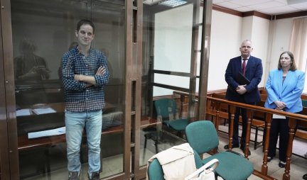 AMERIČKI NOVINAR PRVI PUT VIĐEN OD HAPŠENJA! Gerškovič se pojavio u sudnici, uložio žalbu na njegovo pritvaranje (FOTO)
