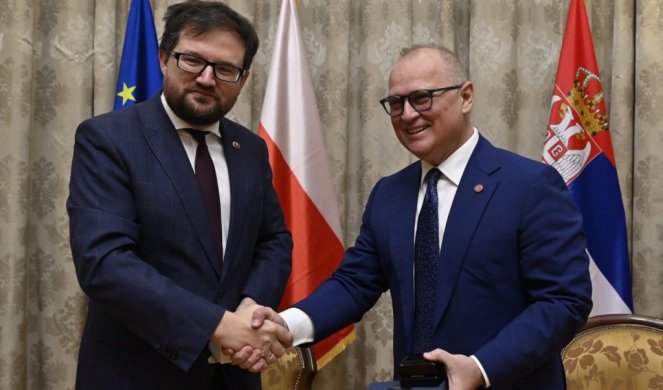 Vesić sa ambasadorom Poljske o tranzitnim dozvolama i unapređenju saradnje